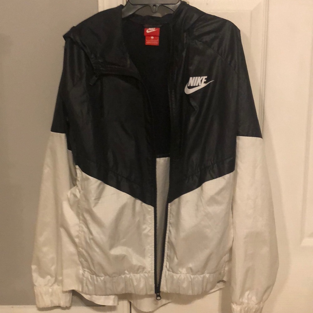 women’s nike windbreaker (black&white)